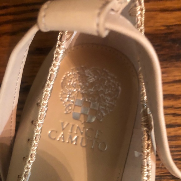 Cream colored Vince Camuto leather flats with ankle ties 8M - Picture 6 of 6
